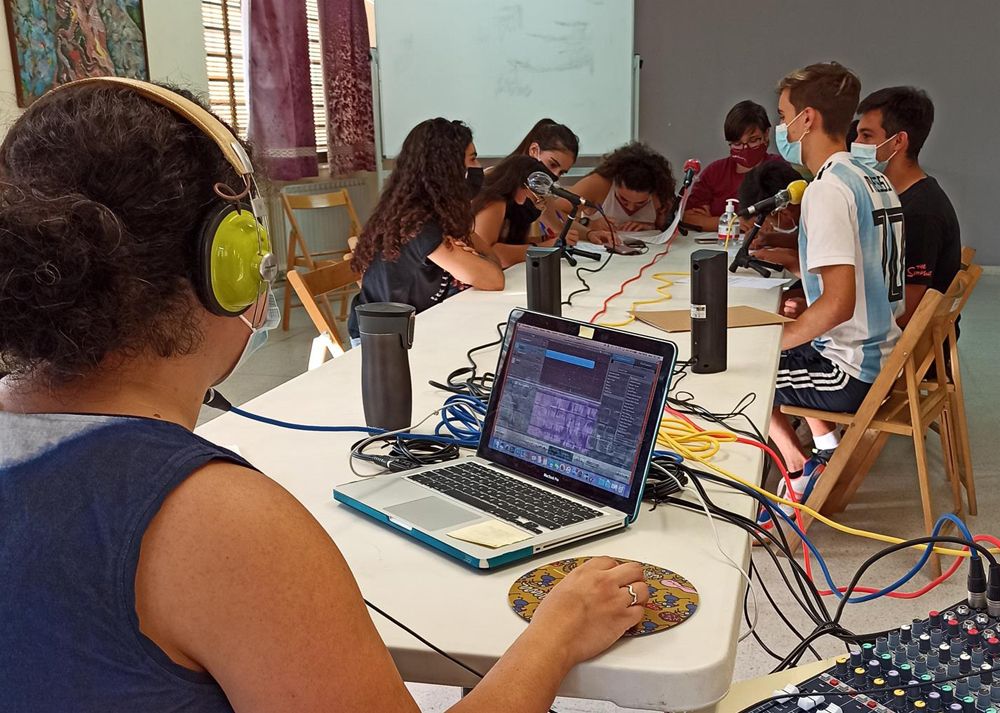 El Coletivo Khora pone en marcha Enredad@s en Salamanca un proyecto de radio rural intergeneracional. 