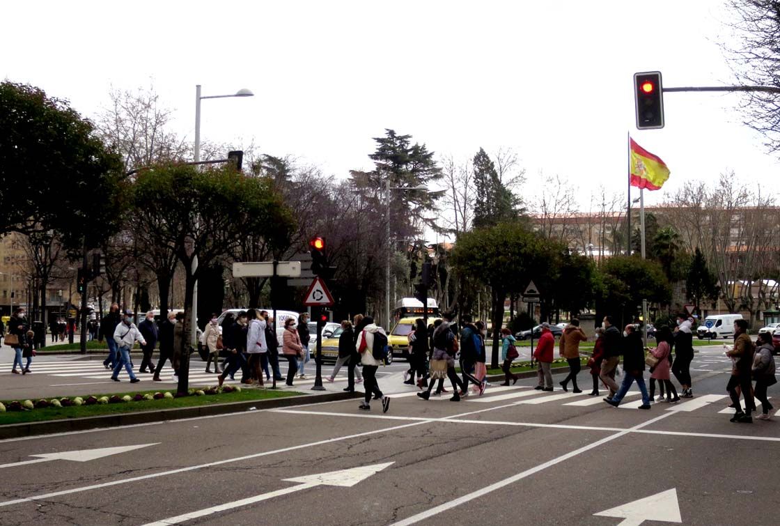 El cruce de la avenida de Mirat en Plaza de España. (Archivo)