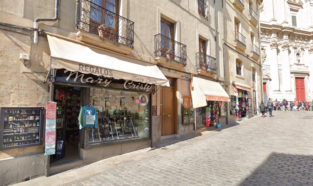 Tiendas para turistas junto a La Rúa.