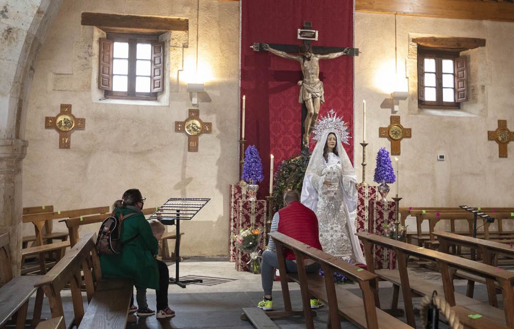 Susana Martín / ICAL. Medio siglo de la hermandad que revitalizó la Pasión salmantina. Estos días los fieles pueden visitar las imágenes en la iglesia