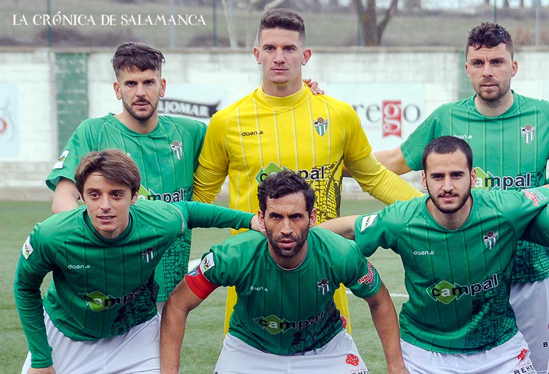 Julián Luque (abajo 1º izda.) en su etapa en el Guijuelo