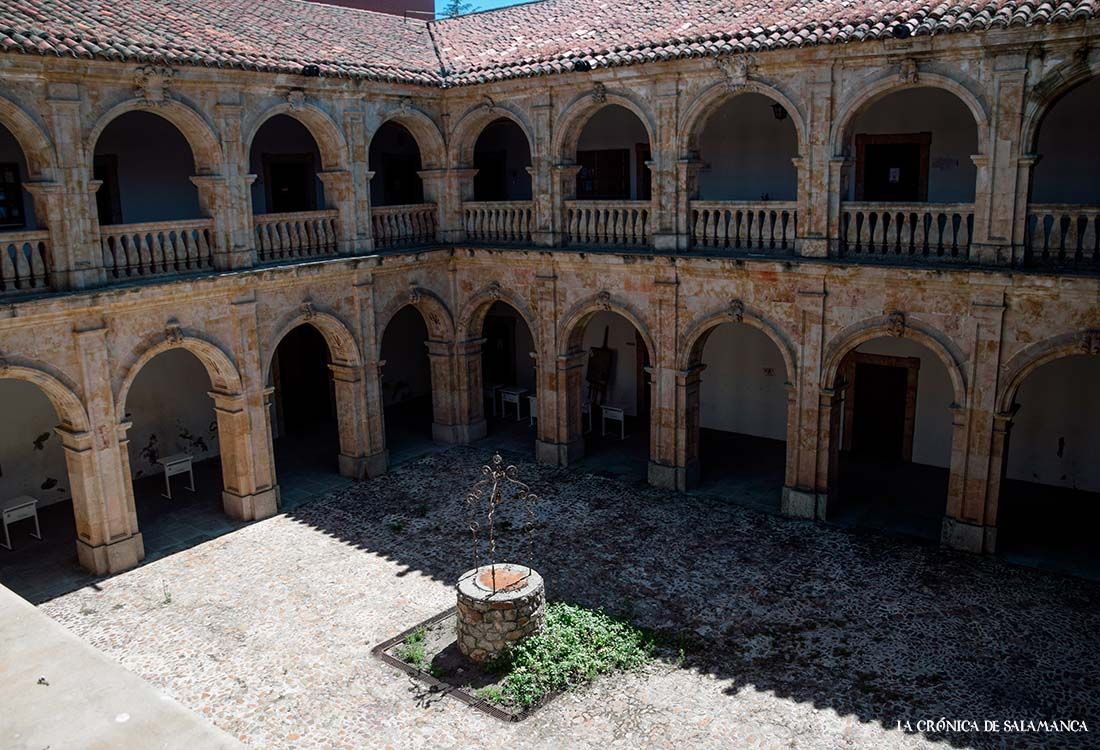El Colegio Menor de Huérfanos de Salamanca que funda Francisco de Solis es donde se está la Facultad de Educación y Pedagogía, en Canalejas.