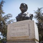 La estatua a Manuel Villar y Macías, cronista de Salamanca. Fotos. Almudena Iglesias Martín. 