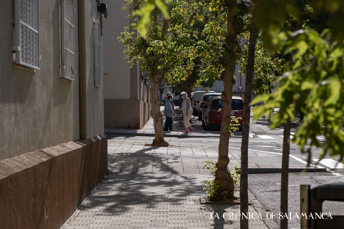 Unas personas caminan por una de las calles del barrio de Vidal. Unas personas caminan por una de las calles del barrio de Vidal.