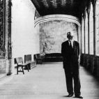 Unamuno en el claustro del edificio Histórico de la Universidad.