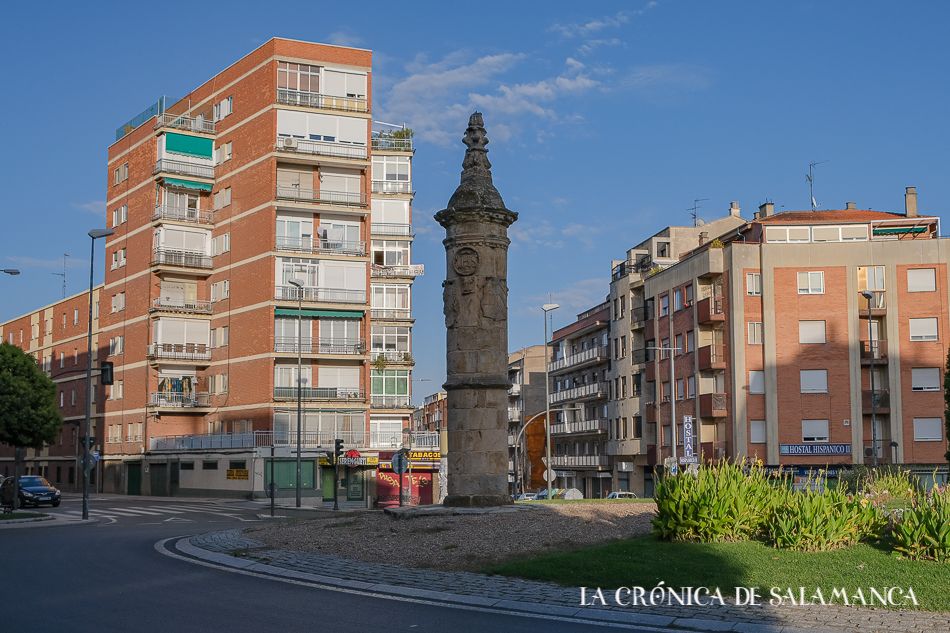 El Rollo, en la glorieta del Alto del Rollo. Fotografía. Luna Martín. El Rollo, en la glorieta del Alto del Rollo. Fotografía. Luna Martín.