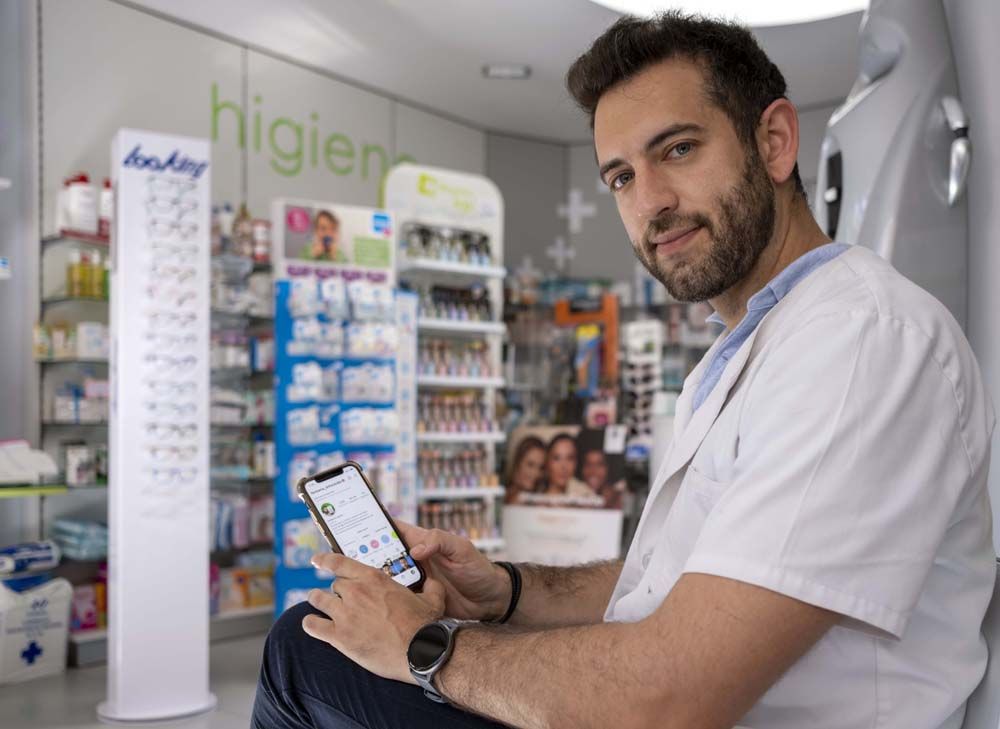 "Lucho contra la información falsa con humor", Guillermo Martín Melgar, de Farmacia Enfurecida