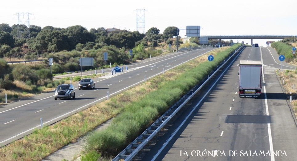 Tráfico en la autovía A-66. (Archivo)