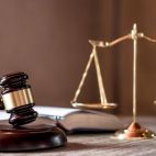 Símbolos de la justicia. (Archivo)