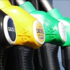Los surtidores de una gasolinera. (Archivo)