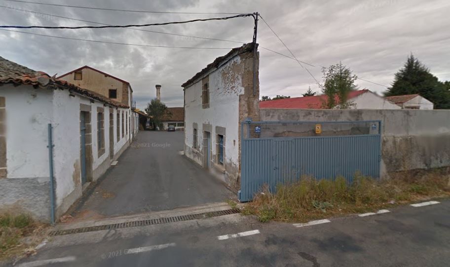 Acceso a las instalaciones de Fibras Textiles, en la carretera de Valdelacasa. (Google Maps)