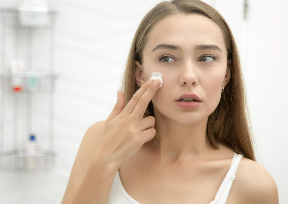 Mujer crema cara
