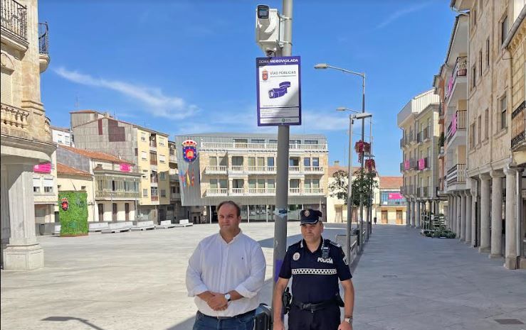 El alcalde de Guijuelo y el jefe de la Policía Local.