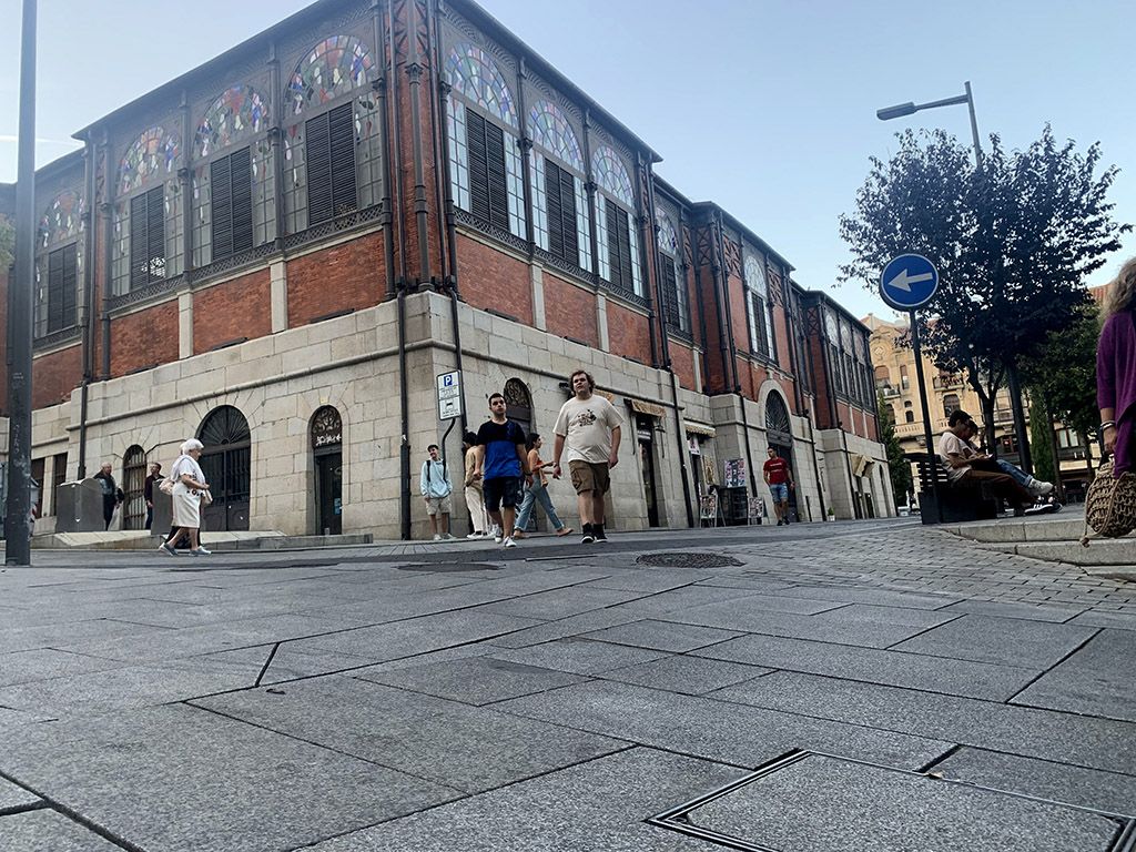Plaza del Ángel y el Mercado Central al fondo. 