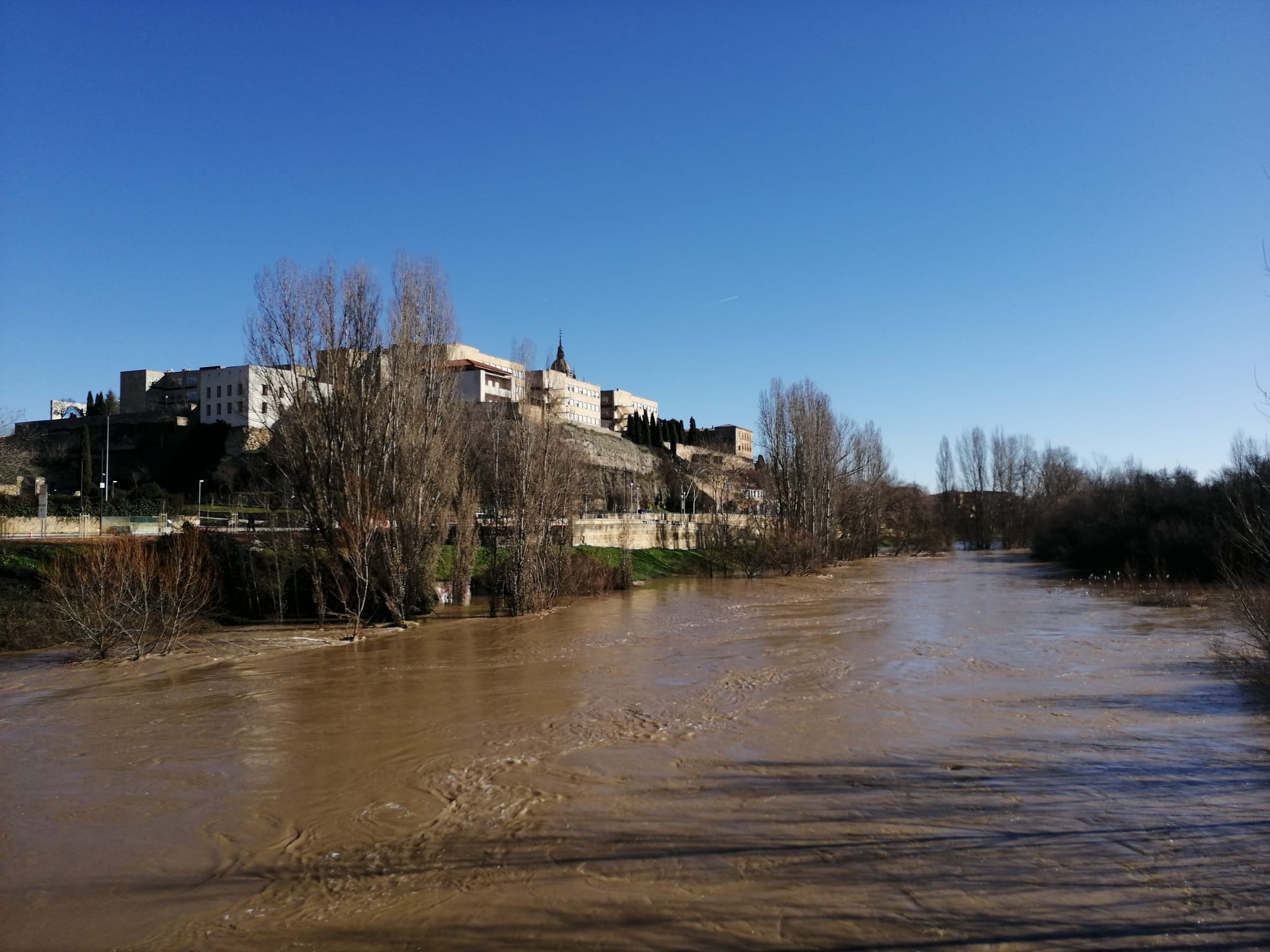 El Tormes, con su espectacular crecida a su paso por Salamanca. 