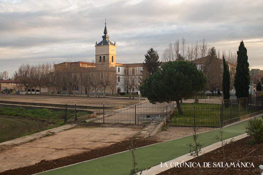 Edificio del Rodríguez Fabrés, que alberga los centros educativos y la residencia. (Foto: Pablo de la Peña)