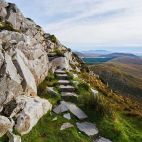 Un camino de piedra. Imagen de NakNakNak en Pixabay