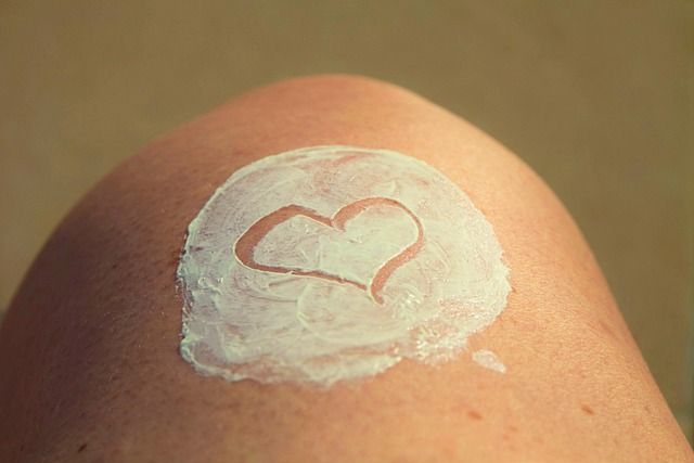Un corazón hecho con crema. Pixabay. 