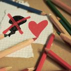 Un corazón rojo pintado. Imagen de congerdesign en Pixabay