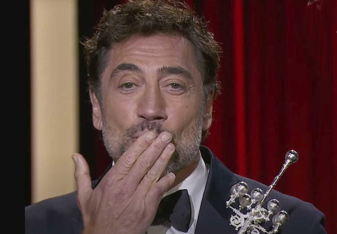 Javier Bardem recogiendo el Permio Donosti, en el Festival de Cine de San Sebastián.