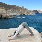 Adho Mukha Svanasana. Fotografía Juan por el Mundo.