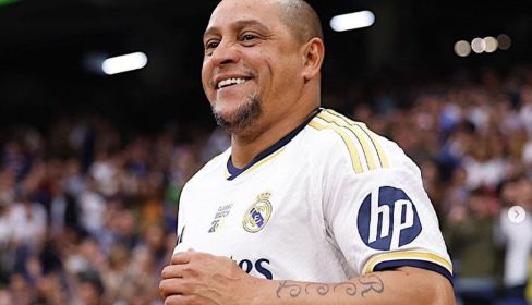 Roberto Carlos, ex jugador del Real Madrid, en una de las fotos que comparte en su perfil de Instagram.