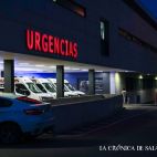 Imagen nocturna de las urgencias del hospital. (Foto: Pablo de la Peña/Archivo)