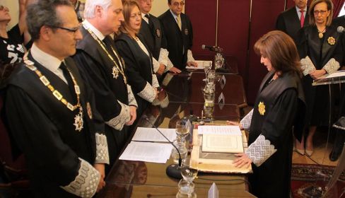 Ana del Ser jura como presidenta de la Audiencia de León ante Concepción, en 2007. (Ical)