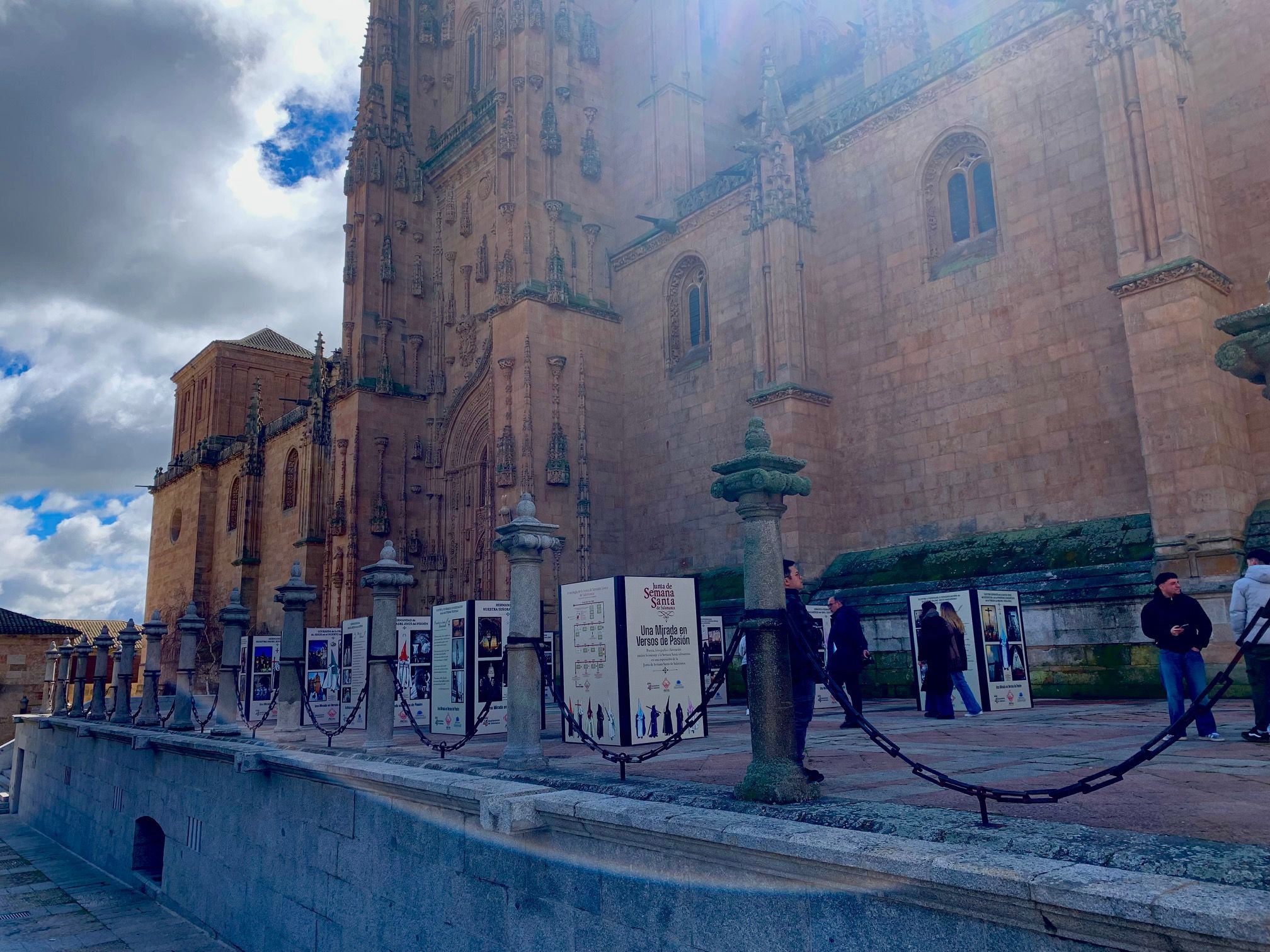 La exposición del atrio de la Catedral. 
