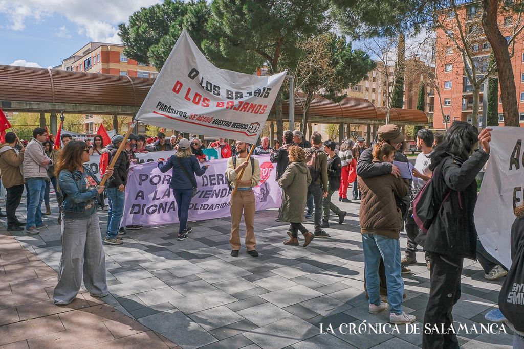 Inicio de la manifestación, en la plaza de Barcelona. (Foto: Pablo de la Peña)