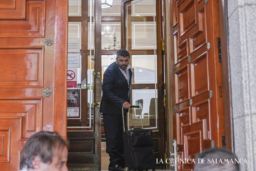 José María Fuentes entra en la Audiencia Provincial. (Foto: Pablo de la Peña)