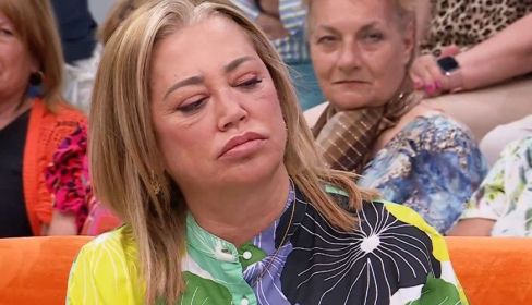 Belén Esteban, una de las colaboradoras de 'La familia de la tele', durante el programa. Imagen: RTVE.