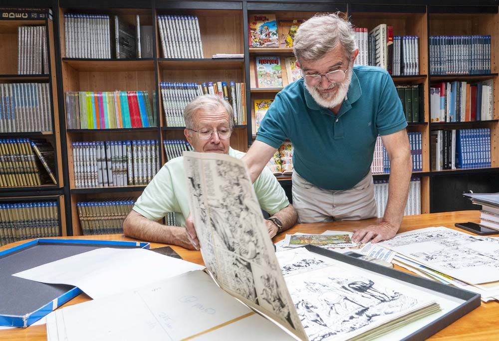 Miriam Chacón / ICAL. Los hermanos Luis y Carlos Fresno, historietistas e ilustradores muestran la reedición del cómic 'Benito Boniato, estudiante de bachillerato'.