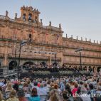 Decenas de personas pudieron disfrutar del concierto ofrecido por los profesionales de la Oscyl dirigidos por Néstor Bayona. Fotografía. Pablo de la Peña. 
