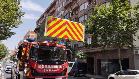 Bomberos en el paseo del Rollo.