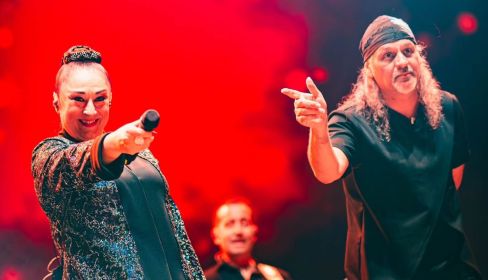Ángeles y Dioni, de Camela, durante un concierto. Foto: Instagram.