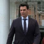 Alberto González Amador, sale del juzgado en una de sus comparecencias.