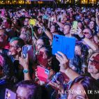 El público asistente a los conciertos de la Plaza Mayor con el teléfono en la mano. Fotografía. Pablo de la Peña. 