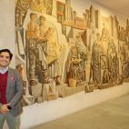 Emilio Corchado, CEO de Startup Olé, junto a un mural de Genaro de No.