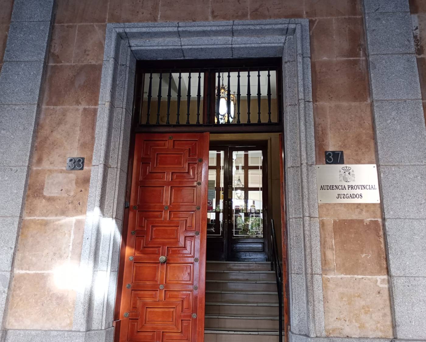 Entrada a la Audiencia Provincial de Salamanca.