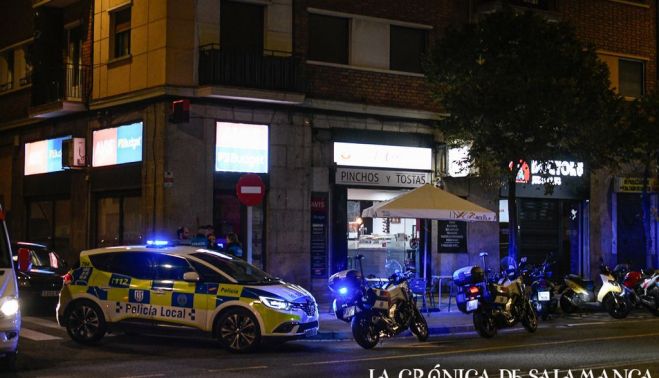 La Policía junto al local. (ARCHIVO)