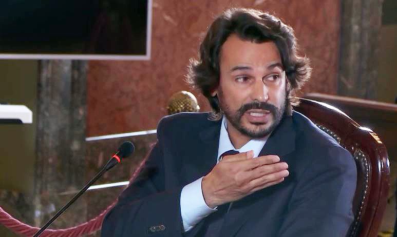 Alberto González Amador se dirige al fiscal general durante su declaración en el Supremo.