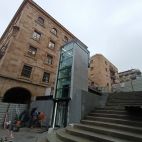 Ascensor en las escaleras de la Gran Vía. 