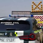 La Guardia Civil señaliza un accidente. Fotografía. Guardia Civil (ARCHIVO)