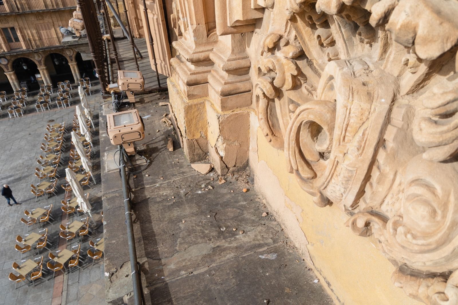 Los daños de la Plaza Mayor de Salamanca, el corazón de la ciudad. Fotografía. José Luis Mateos, portavoz del PSOE en el Ayuntamiento de Salamanca. 
