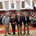 José María Pérez 'Peridis' presentó el libro 'El tesoro del convento caído' , junto a Eduardo Favián, Ana Chaguaceda y Pablo Unamuno en el Paraninfo