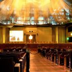 La Gran Sala del Tribunal de Justicia de la Unión Europea.(Palacio del Tribunal de Justicia en Luxemburgo)