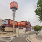 El gimnasio en el centro comercial de la avenida de los Cipreses.