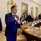 David Arranz / ICAL. El alcalde de Salamanca, Carlos García Carbayo, comparece ante los medios tras la reunión de la Plataforma de defensa de las conexiones ferroviarias de Salamanca. A las 11.00 horas los medios gráficos pueden tomar imágenes del inicio de la reunión. 