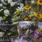 Varias de las coronas de flores que recibió la familia para homenajear a la Princesa Futbolera. 
